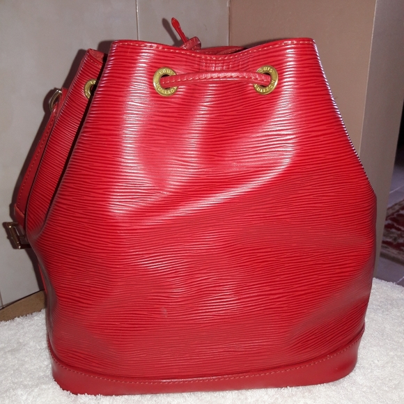 💯Authentic Louis Vuitton Epi Red noe - Picture 2 of 8